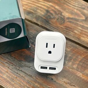 White Smart Plug with USB Ports